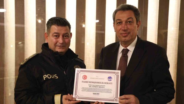 Sivrice Emniyet Müdürü Bilen'e fahri hemşerilik ve üstün başarı belgesi
