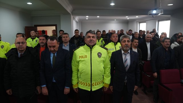 Trafik Kanunu'ndaki düzenleme sonrası Erzurum'da ilk ceza bir polise kesildi