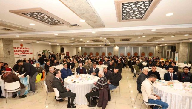 Ahlat'taki Ahıska Türkleri iftar sofrasında bir araya geldi