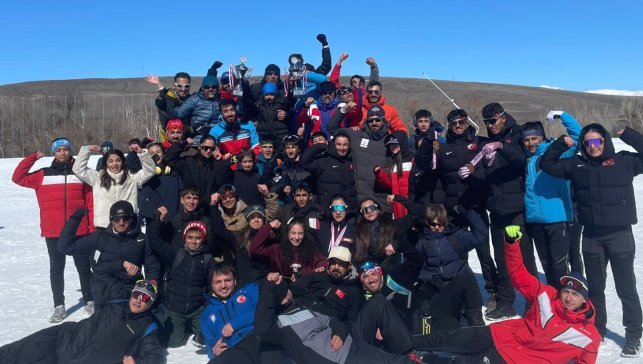 Yüksekovalı kayakçılar Türkiye şampiyonasına damga vurdu