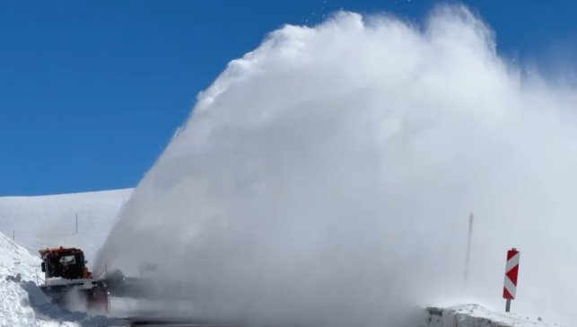 2 bin 540 rakımlı Sahara Geçidi'ne çığ düştü