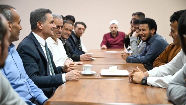 Vali Baruş öğrencilerle iftar etti