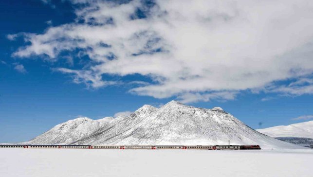 Van Gölü Ekspresi, Kirkor Dağı manzarasıyla görsel şölen sunuyor