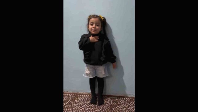 3 yaşındaki Avzem Türkeli'den duygulandıran İstiklal Marşı performansı