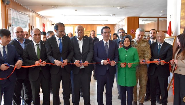 Bitlis'te Ebru, Tezhip ve Hüsn-i Hat Sergisi açıldı