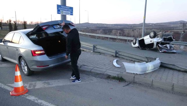 Malatya'da iki otomobil çarpıştı: 3 yaralı