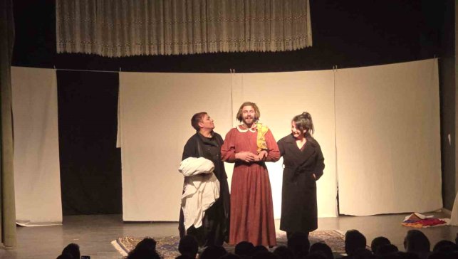 Tunceli’de Düzenlenen Programda Dezavantajlı Bireyler Stand-Up Gösterisinde Sahneye Çıktı