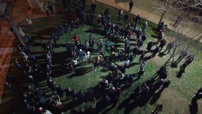 Elazığ’da davul ve klarnet eşliğinde sahur halayı düzenlendi