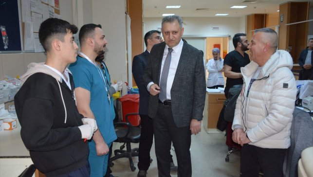 Bitlis Sağlık Müdürü Ergene, hastanede incelemelerde bulundu