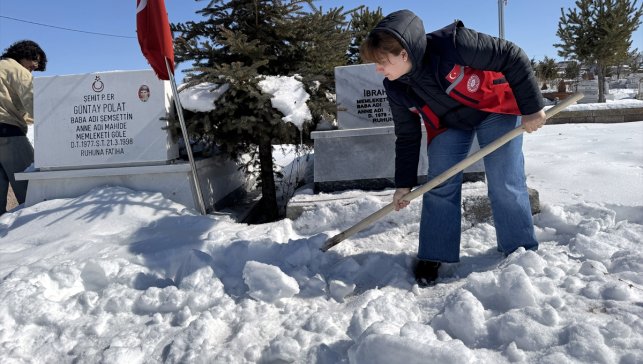 Ardahan'da şehit mezarlarının bakım ve onarımı için çalışma başlatıldı