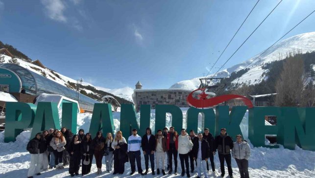 Üniversiteli gençler Erzurum'u gezdi