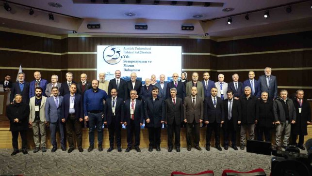 İlahiyat Fakültesinin 55. kuruluş yılı sempozyumu ve mezun buluşması gerçekleştirildi