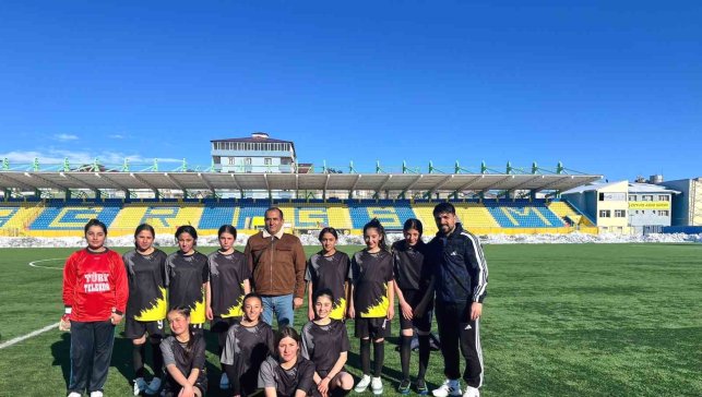 Digorlu kızlar Türkiye yarı finallerinde Kars'ı temsil edecek