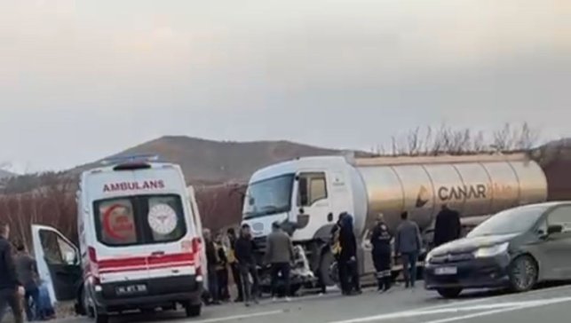 Malatya'da kontrolden çıkan kamyon hafif ticari araca çarptı: 1 ölü, 1 yaralı