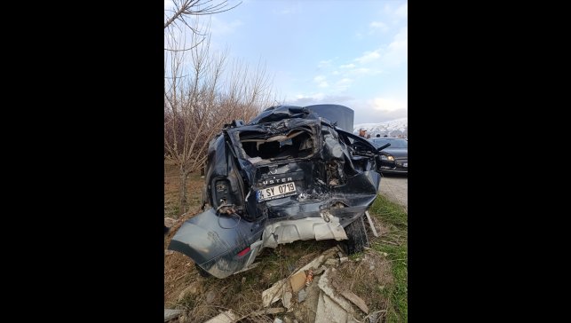 Malatya'da otomobil ile kamyon çarpıştı, 1 kişi öldü, 1 kişi yaralandı