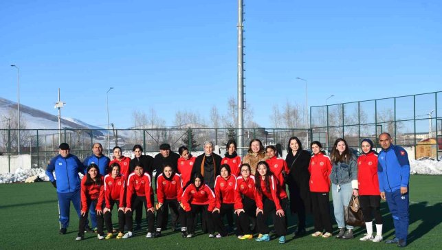 Ardahan Kura Kadın Futbol Takım'ının yeni başkanı Songül Çelik oldu