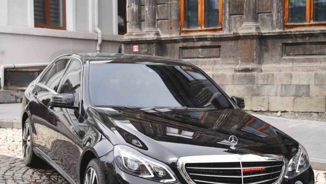 Kars Belediyesine Azerbaycan'dan anlamlı destek: Makam aracı hediye edildi