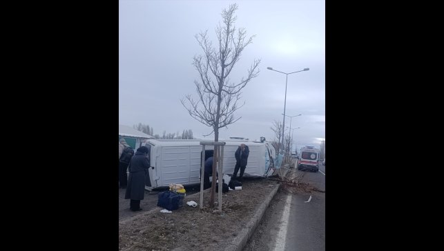 Erzurum'da kamyon ile minibüs çarpıştı, 7 kişi yaralandı