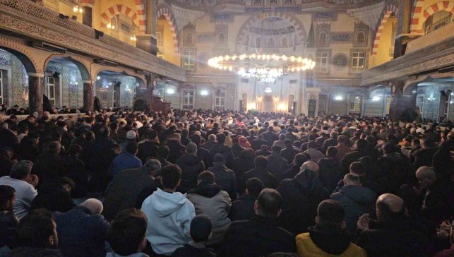 Kadir Gecesi'nde camiler doldu taştı