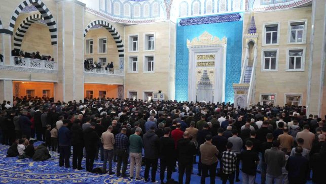 Muş'ta Kadir Gecesi dualarla idrak edildi