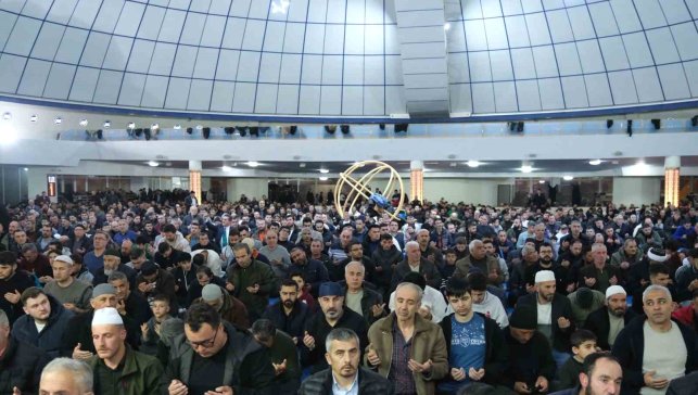 Erzincan'da Kadir Gecesi Terzibaba Camii'nde idrak edildi