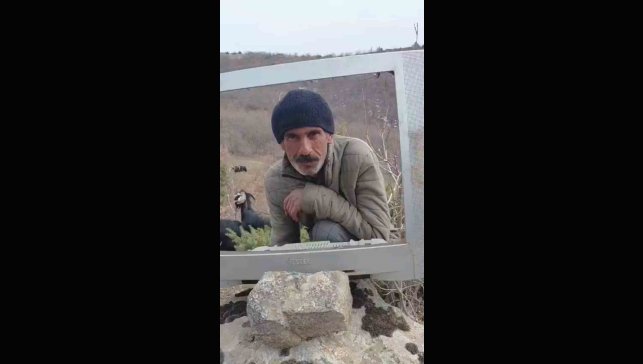 Elazığ'da çobanın "Televizyonlu" hava durumu sunumu tebessüm ettirdi