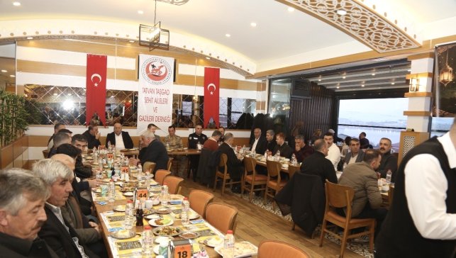 Tatvan'da şehit ve gazi aileleri onuruna iftar programı düzenlendi