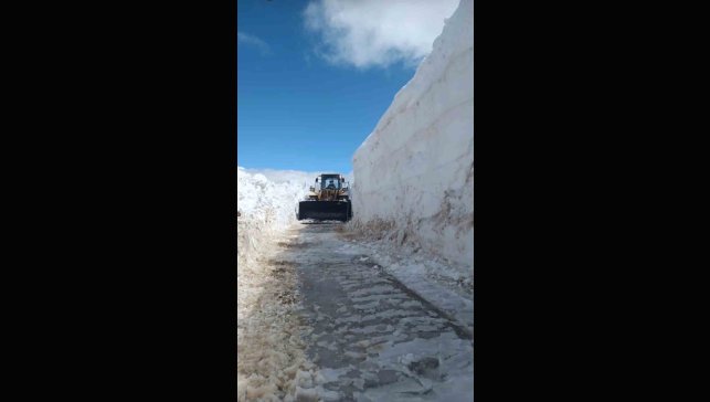 Hizan'da çığ ve kar engeli