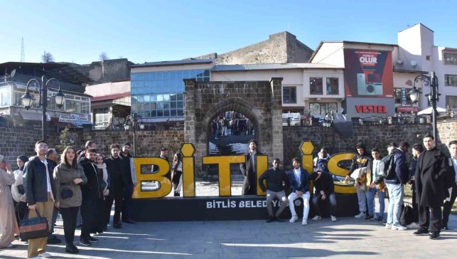 Bitlis'teki yabancı öğrenciler tarihi mekanları gezdi