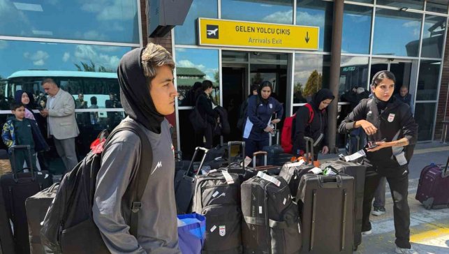 İran kadın milli futbol takımı Iğdır'da