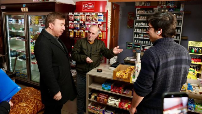 Erzincan'da valilik öncülüğünde ihtiyaç sahiplerinin bakkal borçları ödendi