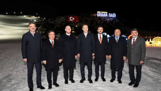 Enerji ve Tabii Kaynaklar Bakanı Bayraktar, Ergan Dağı Kayak Merkezi'ni ziyaret etti