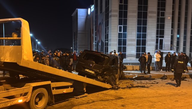 Erzurum'da 4 aracın karıştığı zincirleme kazada 1'i ağır 7 kişi yaralandı