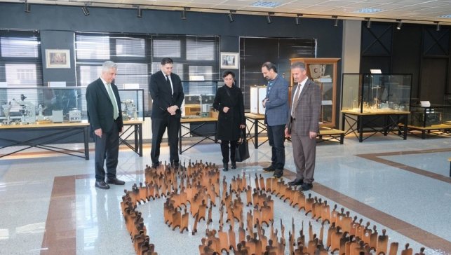 Atatürk Üniversitesi Araştırma Hastanesi Müzesi'nde anlamlı sergi: "Maske, Mesafe, Temizlik"