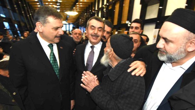Bakan Çiftçi ve Bakan Tekin, Erzurum'da 4 bin kişiyle iftarda buluştu