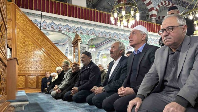 Bingöl'de bayram namazı kılındı