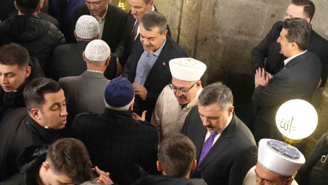 Bakan Tekin ve Çiftçi, bayram namazını Erzurum'da kıldı