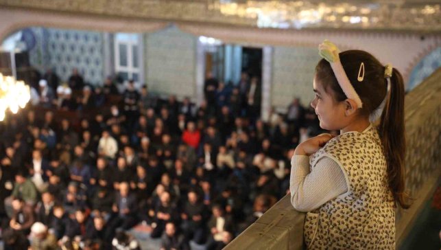 Elazığ'da Ramazan Bayramı namazında camiler doldu taştı