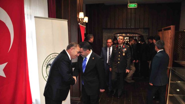 Kars'ta protokol üyeleri bayramlaştı