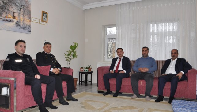 Hizan Kaymakamı Bilgin, şehit ailelerini ziyaret etti
