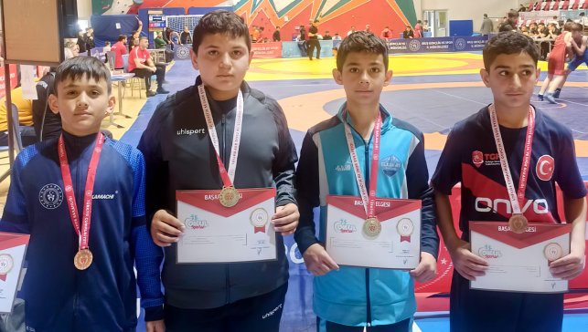 Ağrılı güreşçiler Muş’ta 2 altın, 2 bronz kazandı; Türkiye finallerine yükseldi