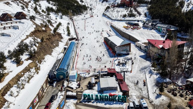 Palandöken’de bahar geldi ama kayak sezonu bitmedi