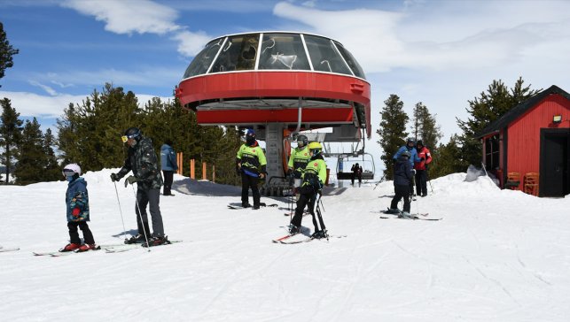 Bahar Geldi Ama Sarıkamış’ta Kış Bitmedi: Pistlerde Sezon Sürüyor
