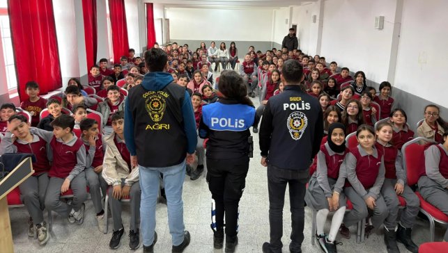 Ağrı’da 150 öğrenciye dijital dünyadaki risklere karşı eğitim verildi