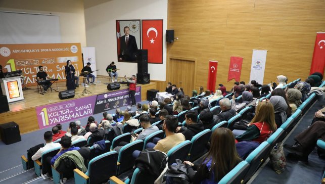 Ağrı’da spor ve kültür haftası tamamlandı: Yavuz Selim Ortaokulu şampiyon oldu