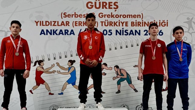 Ağrılı güreşçi Berat Çelik, 48 kiloda Türkiye şampiyonu oldu