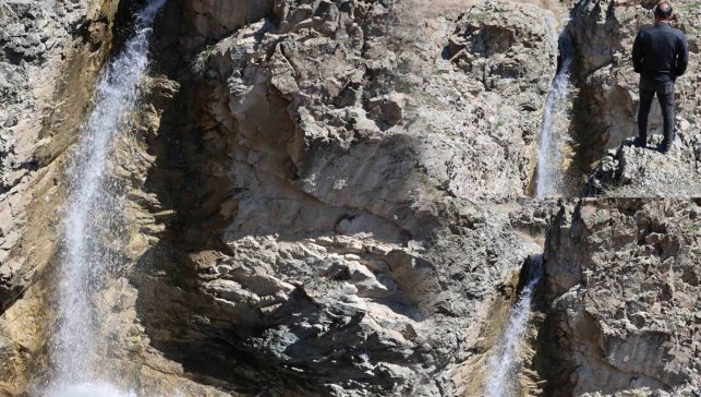 Elazığ’da 30 yıldır kuruyan Şorşor Şelalesi yeniden akmaya başladı