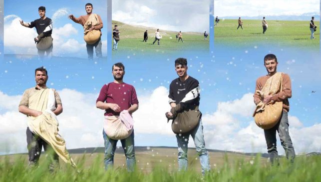 Muş'un Kırköy beldesinde çiftçiler el birliğiyle tarlalara gübre serpti, Islak arazide işler imeceyle hızlandı