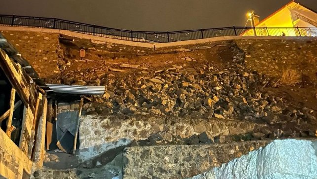 Erzurum İspir’de heyelan: seyir terası yakınındaki 2 konut tahliye edildi