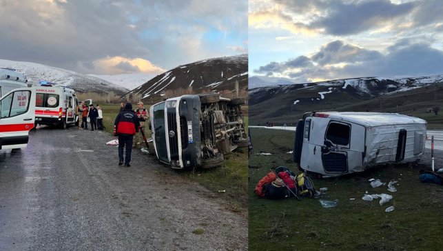 Tatvan’da kontrolden çıkan minibüs devrildi, 11 kişi yaralandı